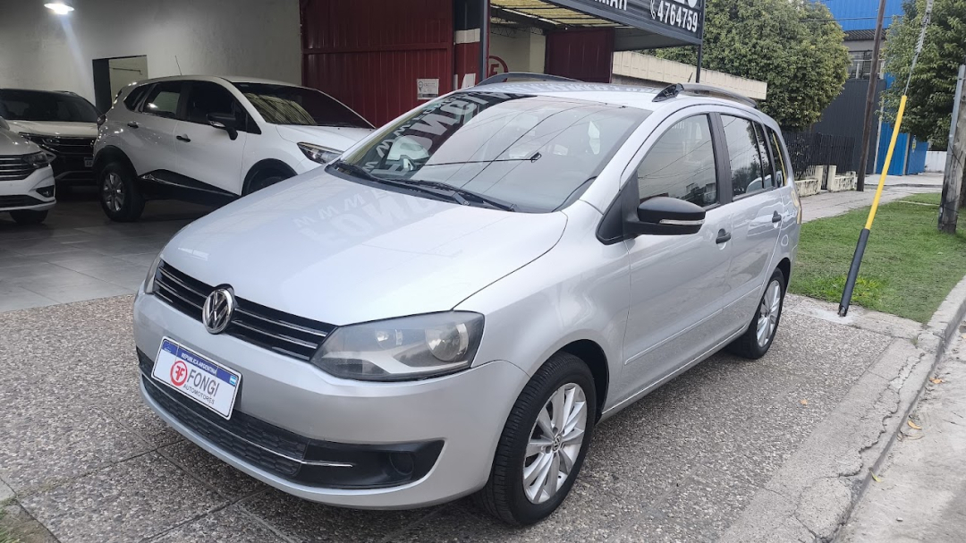 Volkswagen Suran 1.6 Trendline GNC 2011