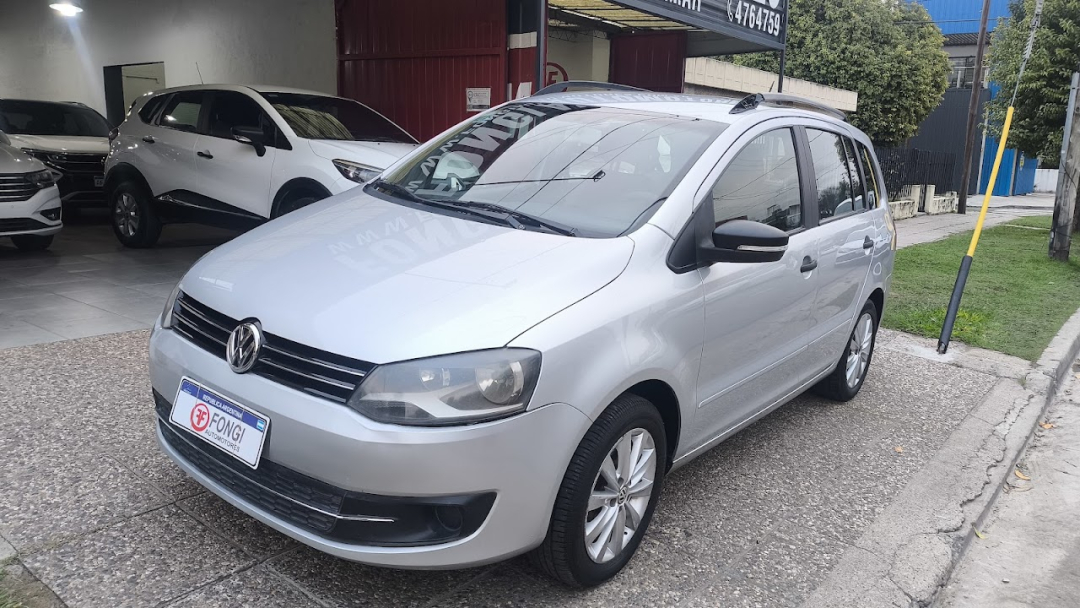 Volkswagen Suran 1.6 Trendline GNC 2011